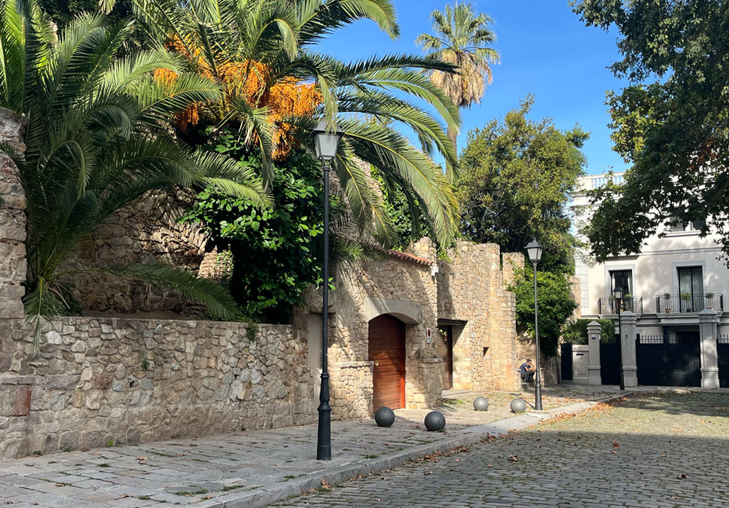 Calle típica de Galvany con edificios señoriales en Sant Gervasi, Barcelona