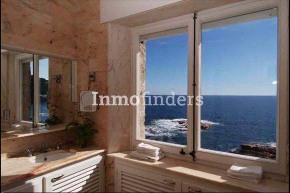baño con vistas al mar casa en venta Aiguablava Begur