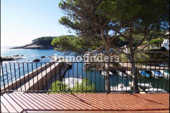 vistas Port de Fornells desde terraza  situación casa en venta Aiguablava Begur