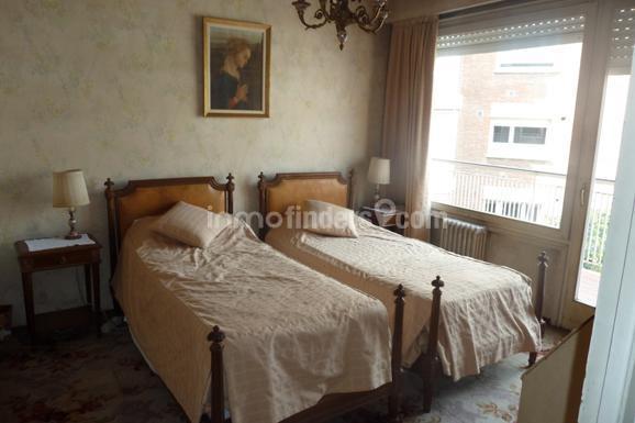 habitación doble venta piso con terraza en barcelona