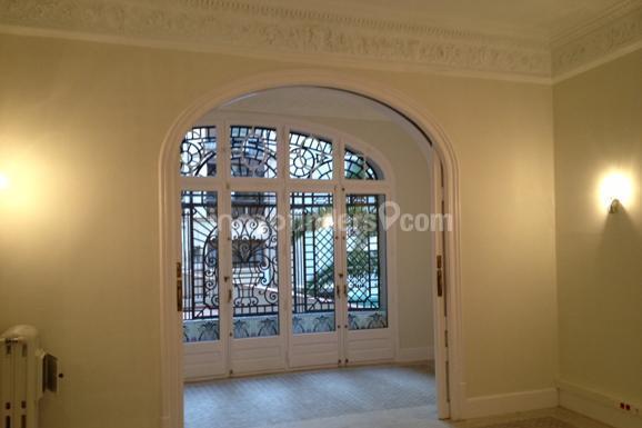 sala co suelos de mosaico oficina alquiler finca regia eixample Barcelona