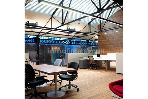 Inmofinders oficinas en Barcelona Alquiler con estilo retro industrial