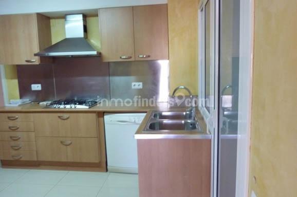 Inmofinders pisos en Tres Torres Barcelona en venta como este piso con moderna cocina