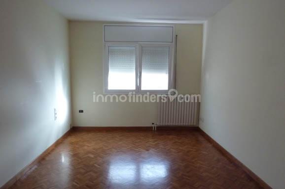 Inmofinders pisos en Tres Torres Barcelona en venta como este piso con habitación luminosa
