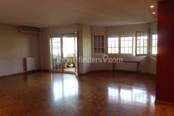 Inmofinders pisos en Tres Torres Barcelona en venta como este piso con gransalón comedor