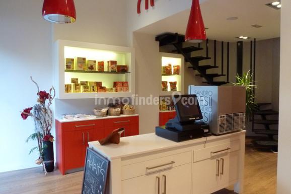 Inmofinders locales de alquiler en Barcelona como este en la calle Paris en perfecto estado