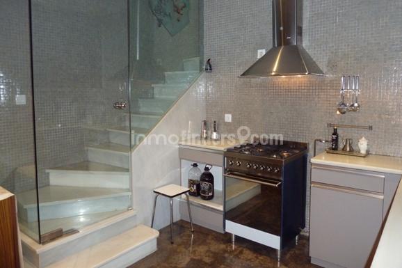 Inmofinders áticos de lujo en Barcelona en venta como este con moderna cocina