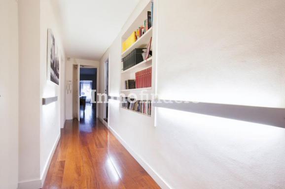 Inmofinders pisos en venta con terraza en Sant Gervasi con acabados de alto standing