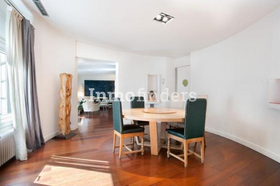 Inmofinders pisos en venta con terraza en Sant Gervasi con gran salón comedor