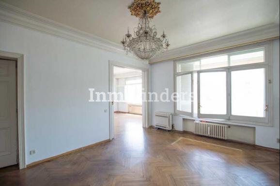 Piso a reformar en Turo Park Barcelona con amplio comedor