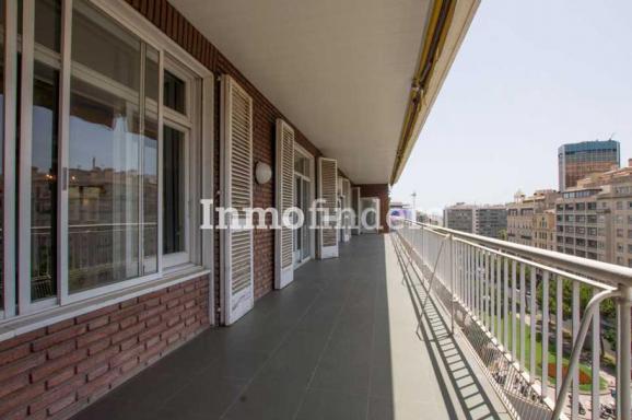 Piso a reformar en Turo Park Barcelona con gran terraza 