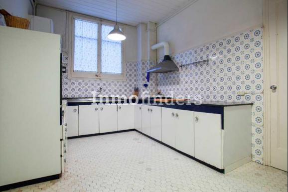 Piso en avenida Diagonal Barcelona con gran cocina