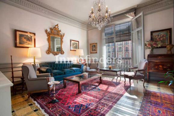 Piso en avenida Diagonal Barcelona con salo con techos altos