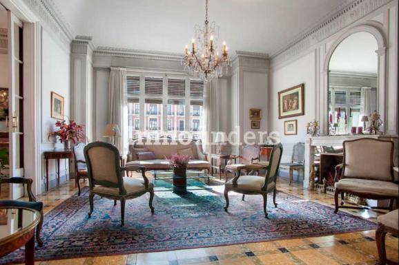 Piso en avenida Diagonal Barcelona con amplios salones