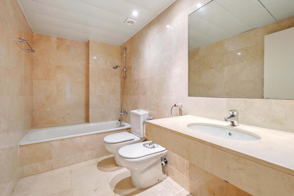 BaÃ±o piso urbanizaciÃ³n empordÃ  golf