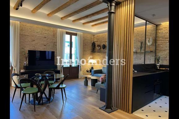 Vista salón comedor piso en venta calle Muntaner