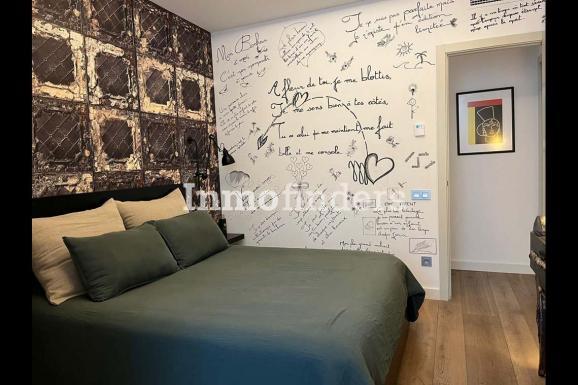 Detalle dormitorio doble piso en venta calle Muntaner