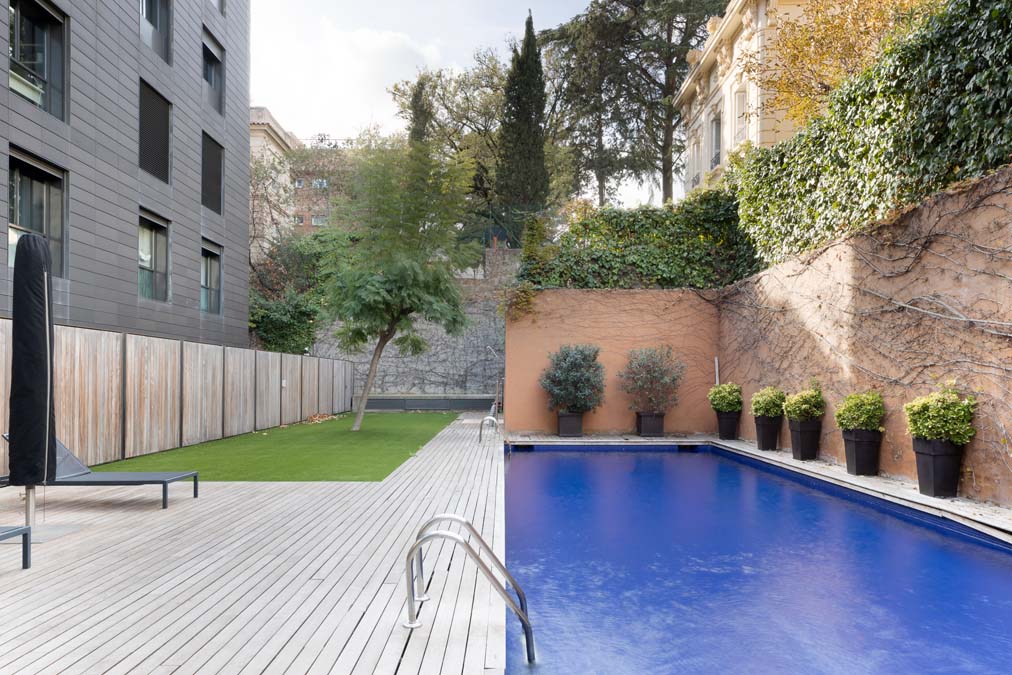 Piscina comunitaria edificio Paseo Bonanova