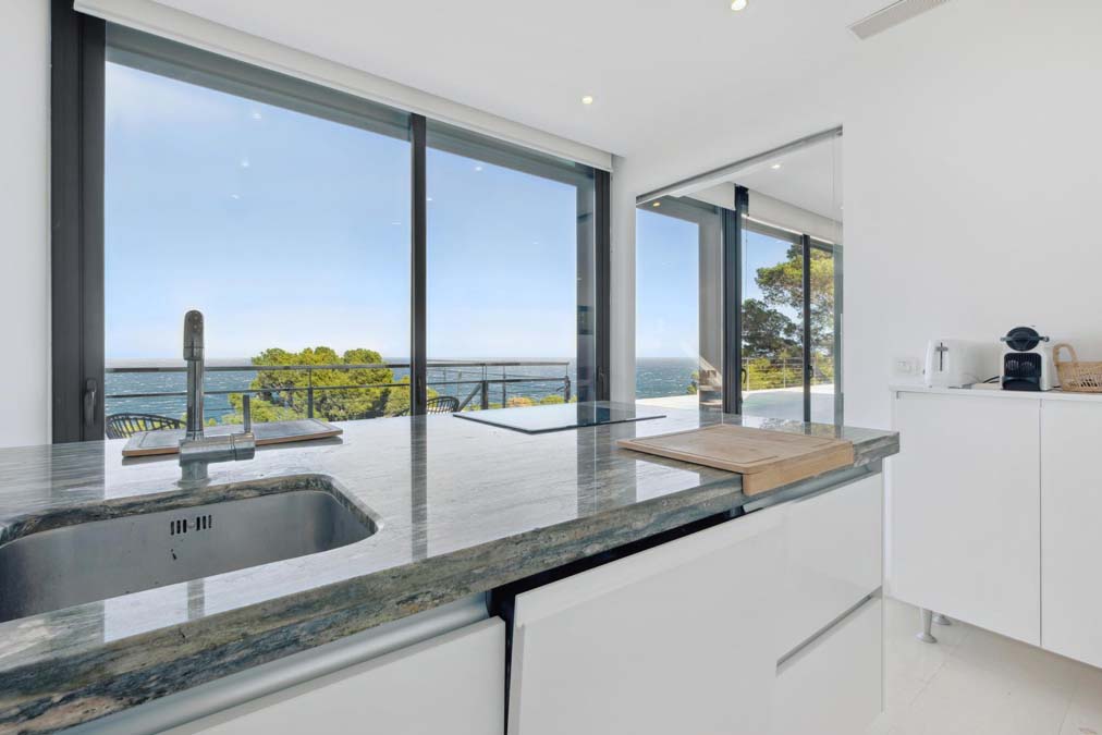 Vistas cocina casa en venta Sa Riera Begur