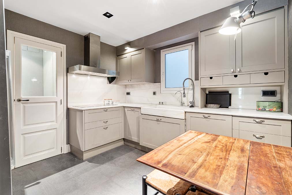 Cocina piso en venta en calle Mandri de Barcelona