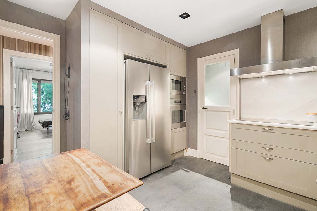 Cocina piso en venta en calle Mandri de Barcelona