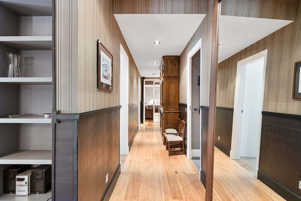 Distribuidor piso en venta en calle Mandri de Barcelona