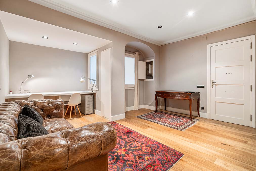 Zona de despacho piso en venta en calle Mandri de Barcelona