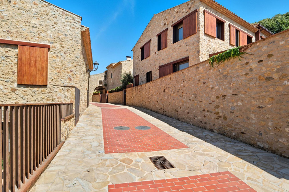 Acceso masía venta Esclanyà Baix Empordà