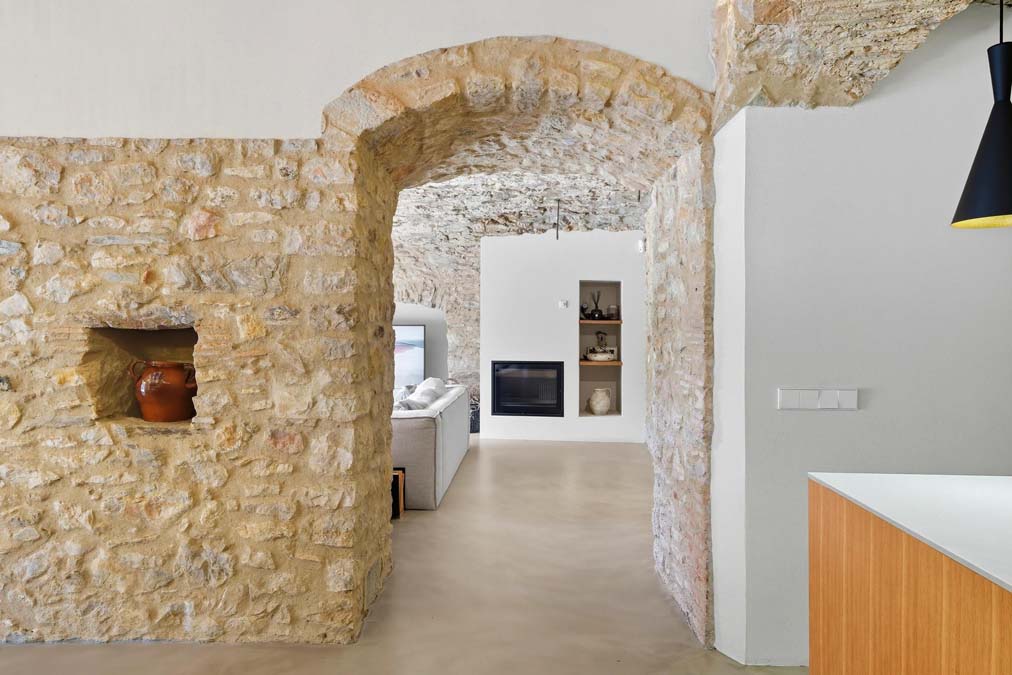 acceso salón masía venta Esclanyà Baix Empordà