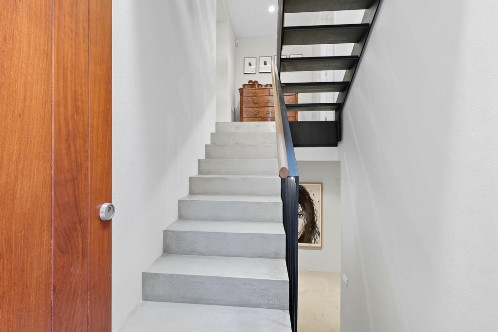 escalera masía venta Esclanyà Baix Empordà