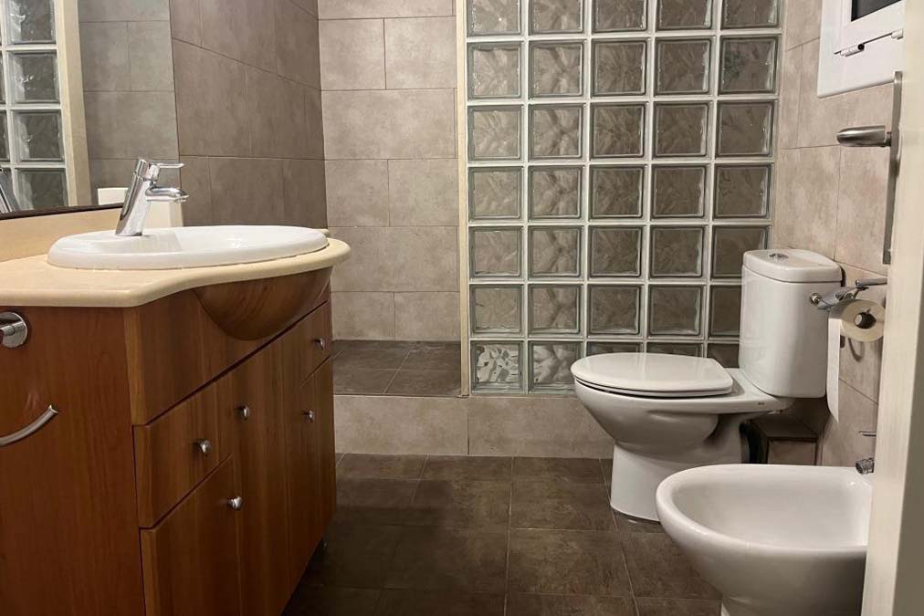 Baño piso venta calle bruc barcelona
