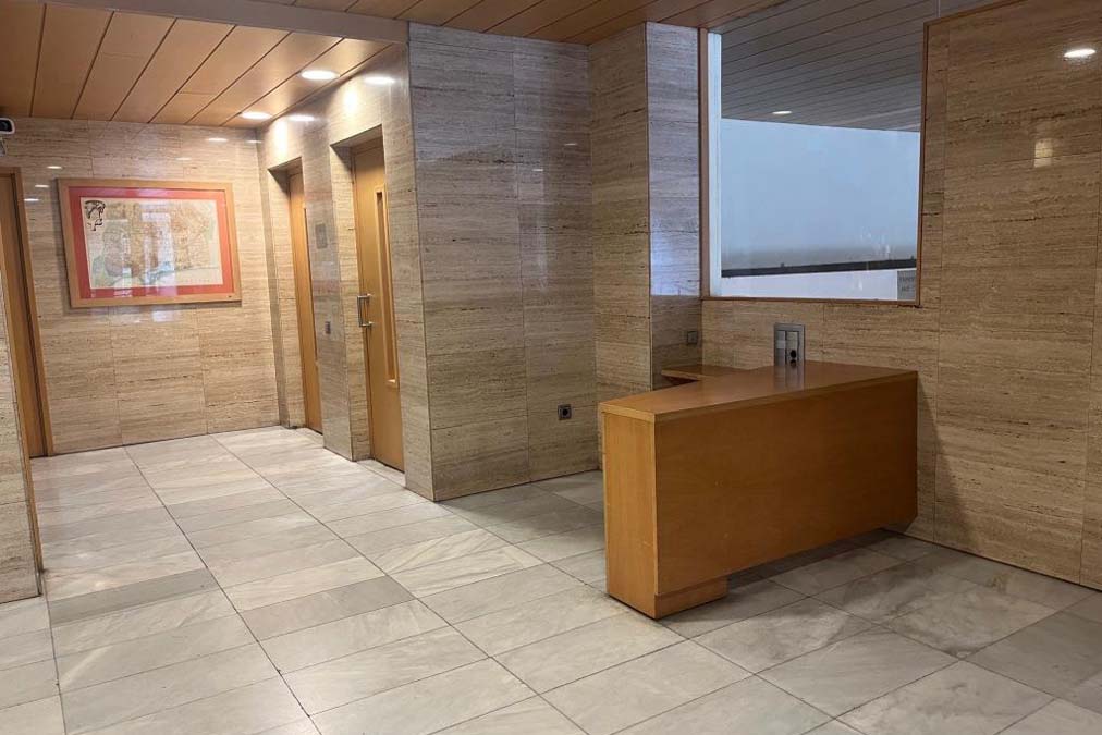 vestíbulo finca piso venta calle bruc barcelona