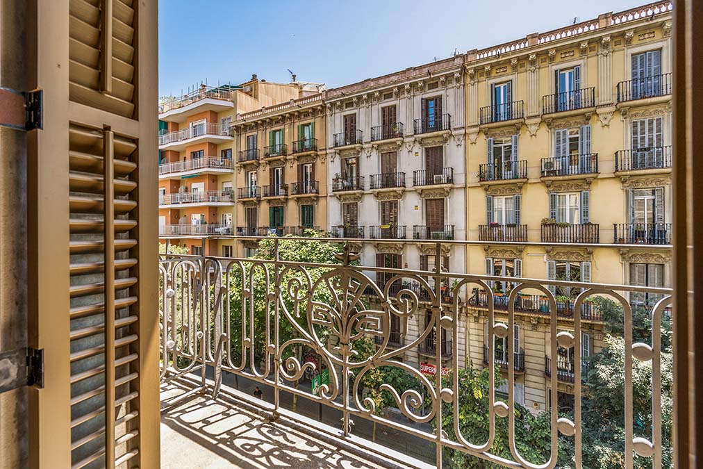 Balcón piso venta carrer consell de cent