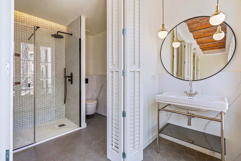 Baño suite piso venta carrer consell de cent