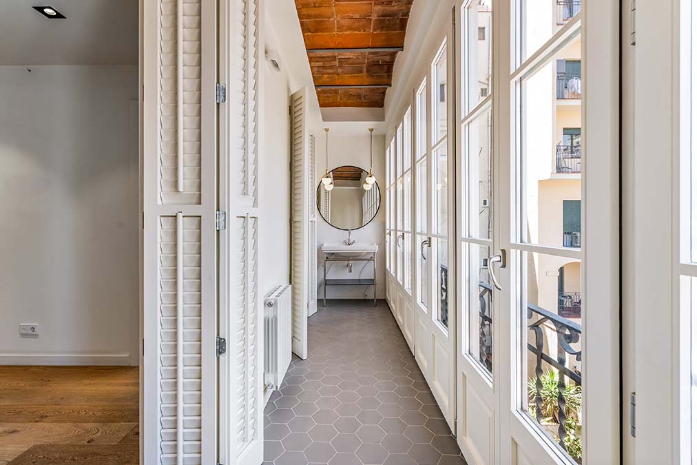 Detalle baño suite piso venta carrer consell de cent