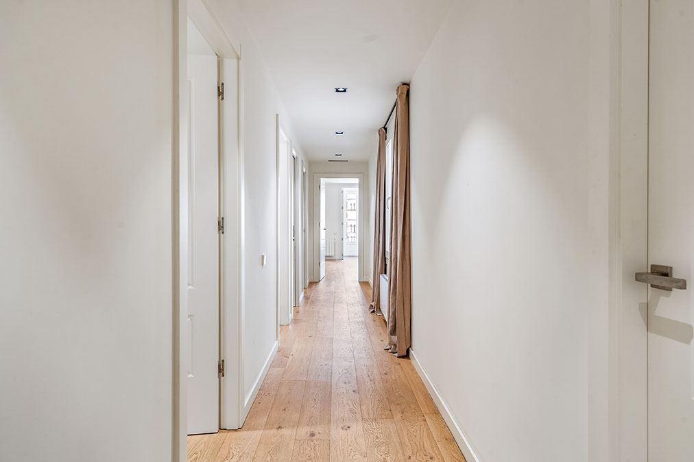 Pasillo piso venta carrer consell de cent